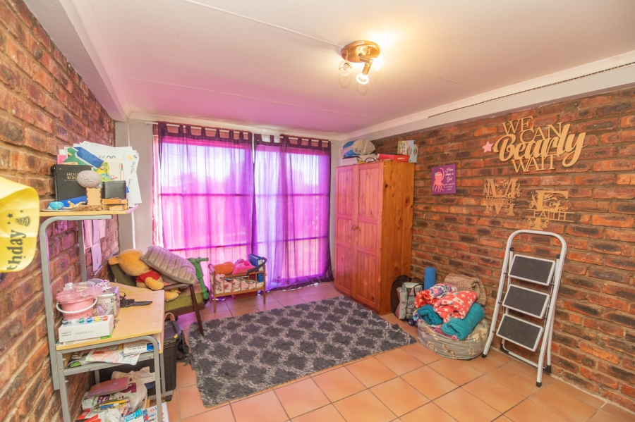 4 Bedroom Property for Sale in Clarendon Marine Eastern Cape